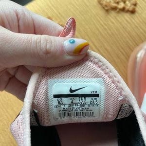 WOMEN'S NIKE AIR MAX 270